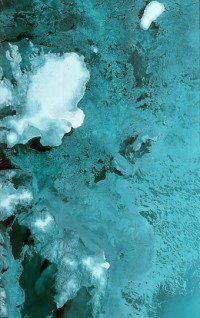 erstes Radarbild von Sentinel 1B (links der Svalbard Archipel)