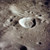 Blick in einen Mondkrater
