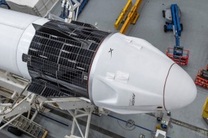 das Dragon Raumschiff der Ax-1 Mission im Hangar