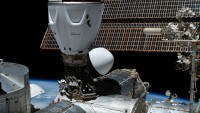 die an der ISS angedockte Crew-Dragon der Ax-2 Mission
