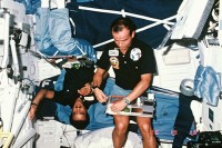 die beiden Nutzlastspezialisten der STS 51-G Mission