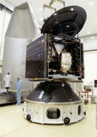 BSat 2b vor der Nutzlastverkleidung der Ariane