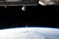 die „Endeavour“ beim erneuten Anflug auf die ISS