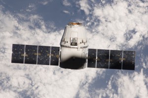 CRS-12 Dragon auf Warteposition