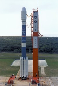 Startvorbereitung der Delta 6920 mit dem EUVE Satelliten