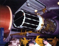 Startvorbereitungen eines DMSP Block-5A Satelliten