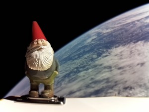 „Gnome Chompski“ - prominenteste Nutzlast der „Return to Sender“ Mission