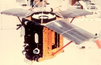 ITOS Satellit bei der Startvorbereitung