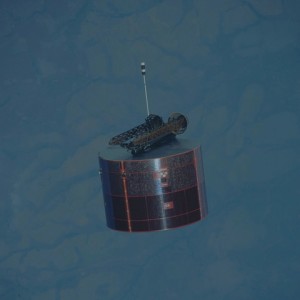 der eben ausgesetzte Syncom IV-4 Satellit