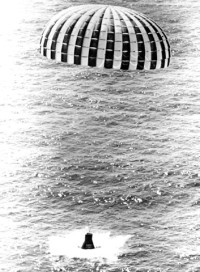 Wasserung der Mercury Kapsel #14A nach der LJ-5B Mission