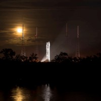 die Atlas-V mit MAVEN in der Nacht vor dem Start