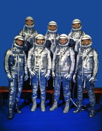 Gruppenfoto der „Mercury-Seven“<br>vorn: Schirra, Slayton, Glenn, Carpenter<br>hinten: Shepard, Grissom, Cooper