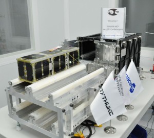 der Monitor 1 CubeSat vor seinem Startcontainer