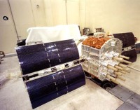 Navstar Block-I Satellit in der Testkammer der Arnold AFB