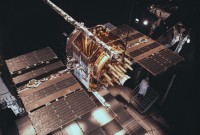 Navstar Block-II Satellit in der Testkammer der Arnold AFB