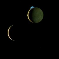 Jupitermonde Io (mit Vulkantätigkeit) und Europa