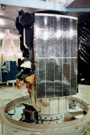 NOAA-Dauf der Endstufe der Delta 300 (links unten sichtbar OSCAR 6)