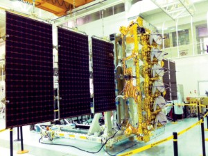 O3b Satellit mit entfalteten Solarzellenflächen
