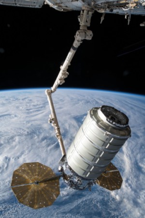 Cygnus OA-​9E am SSRMS