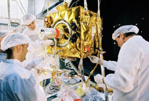 Mikrosatellit PARASOL bei einer Testkampagne in der Thermokammer