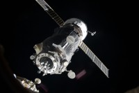Progress M-05M im Anflug auf die ISS