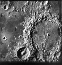 Ranger XI Aufnahme des Krater Alphonsus aus über 400 km Höhe