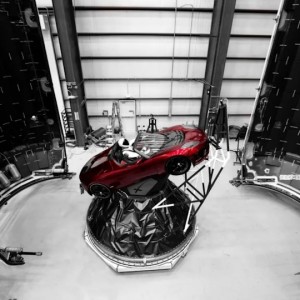 Elon Musks Roadster mit „Starman“