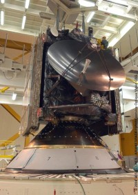 „Rosetta“ (Blick auf die Parabolantenne) bei der finalen Startvorbereitung