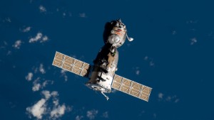 das abfliegende Sojus TMA-18 Raumschiff