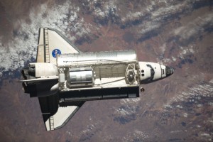 die „Discovery“ F-37 im Anflug auf die ISS