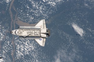 die „Atlantis“ F-31 im Anflug auf die ISS