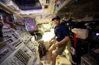Pilot James Dutton auf dem hinteren Flugdeck der „Discovery“