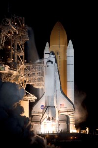 Nachtstart der „Discovery“ zur STS-131 Mission