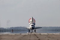 Ausrollen der „Discovery“ F-​38 auf der Runway 33 des KSC