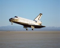 die „Columbia“ im Landeanflug nach der STS-28R Mission
