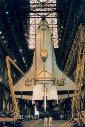 die „Endeavour“ bei den Vorbereitungen zur STS-47 Mission