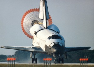 die „Columbia“ bei der Landung zum Abschluß von STS-50