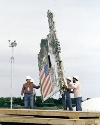 Einlagerung von „Challenger“ Trümmern in einem ungenutzten Raketensilo