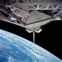 SIR-C Antenne in der Nutzlastbucht von STS-59