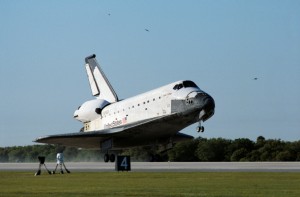 die „Columbia“ bei der Landung zum Abschluß von STS-62