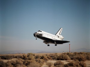 die „Endeavour“ F-7 im Landeanflug