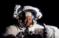 Leroy Chiao bei seiner zweiten EVA während STS-72