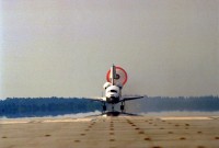 seltene Frontalaufnahme der ausrollenden „Atlantis“ nach STS-84