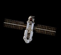 Blick auf den „Sarja“ Basisblock der ISS (aufgenommen bei STS-88)