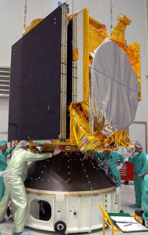 Montage von Thaicom 5 auf dem Nutzlastadapter der Ariane