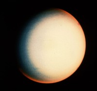 Uranus Falschfarbaufnahme aus 2,7 Mio. km Entfernung
